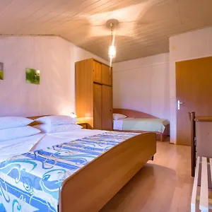 https://apartmani-ivan-i-ruza.primorje-gorskikotar.com