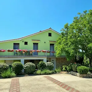 https://apartment-deni-skrbcici.primorje-gorskikotar.com